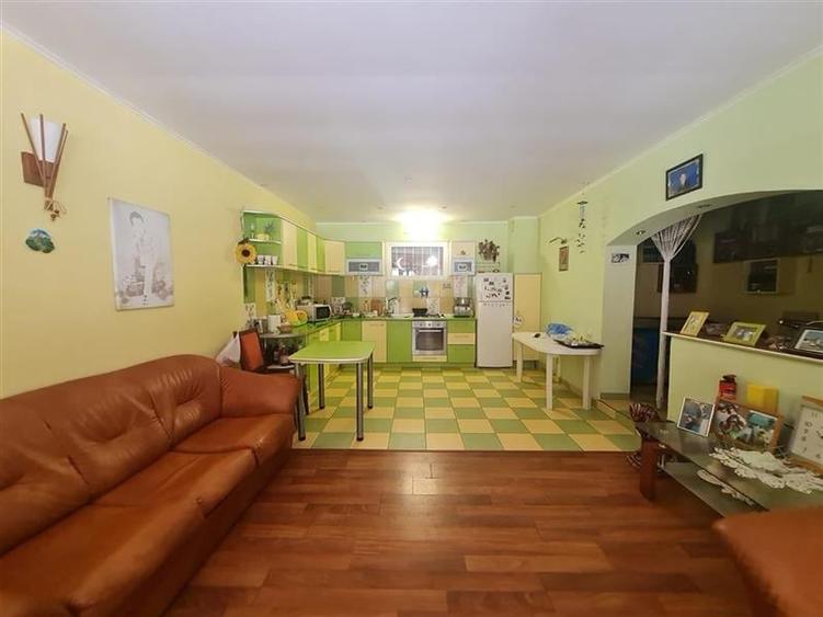 Incadrata de 4.200mp teren, Vila cu potential turistic, in inima Predealului - 3