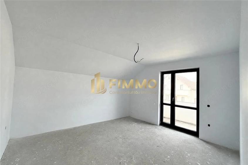 Casă cu 6 camere cu Teren 400 Mp în Ipotești