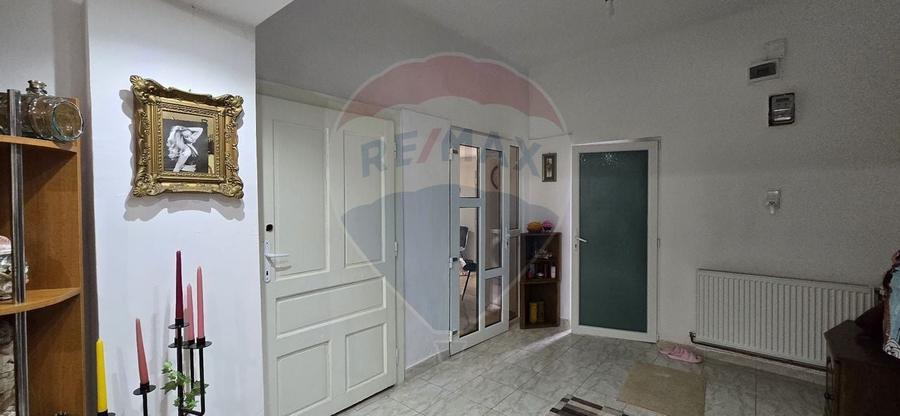 Casă / Vilă de vanzare cu 3 camere central Chisineu Cris - 7