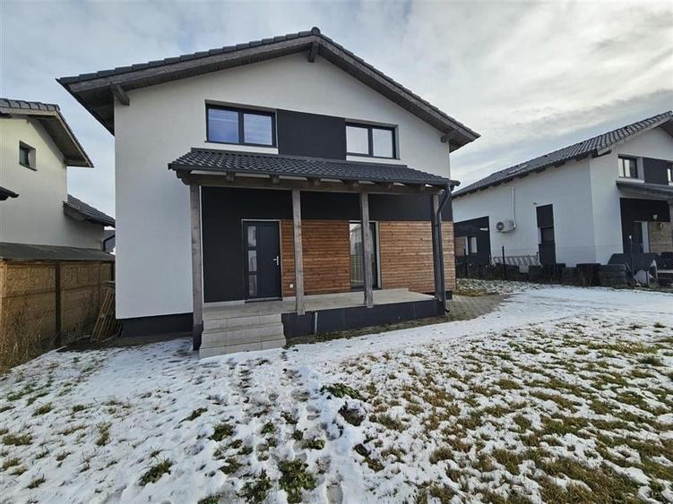 Vila Premium cu 4 camere si vedere panoramica la munti – Cristian + TVA - 1