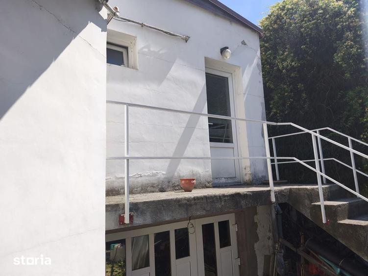 Cladire cu 2 apartamente, un spatiu comercial si anexe - Semicentral - 18