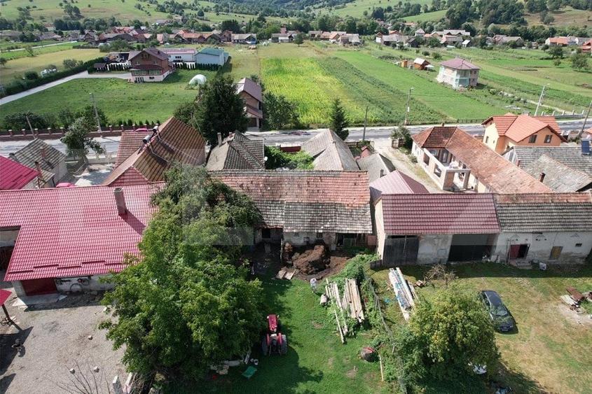 Casă individuală cu 6 camere cu Canalizare în Exterior Est