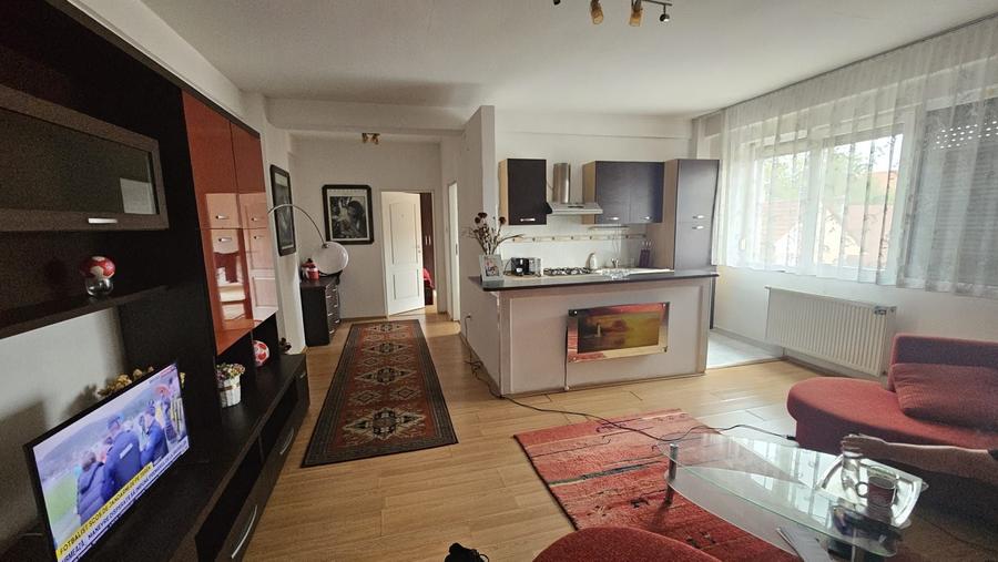 Apartament cu 2 camere decomandat în Rogerius