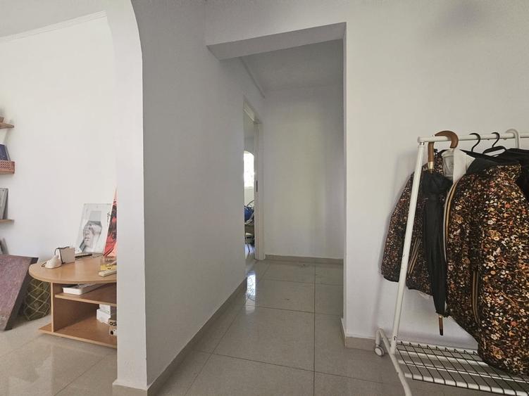 Apartament cu 4 camere decomandat în Berceni