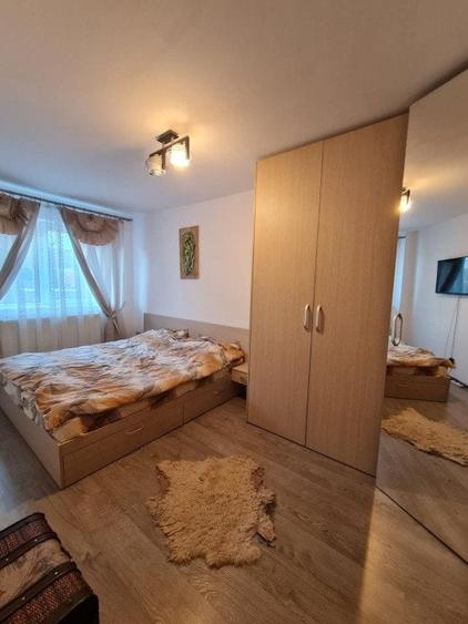 Apartament cu 4 camere semidecomandat, mobilat în Florești