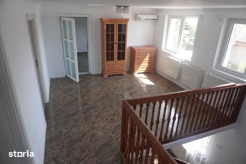 Casă cu 8 camere cu Teren 380 Mp în Snagov