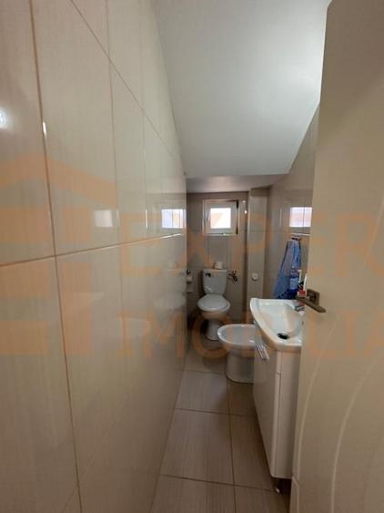 Casă individuală cu 6 camere cu Canalizare în Mihail Kogălniceanu
