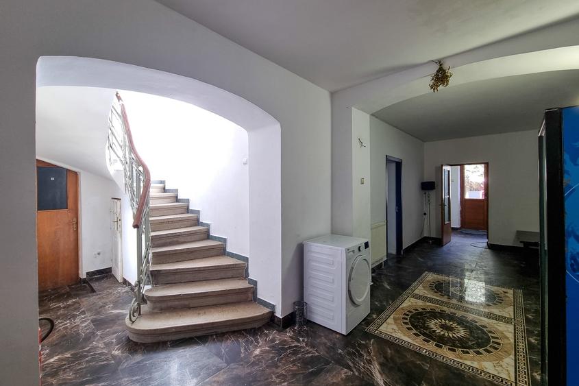 Casă cu 11 camere cu Canalizare în Predeal
