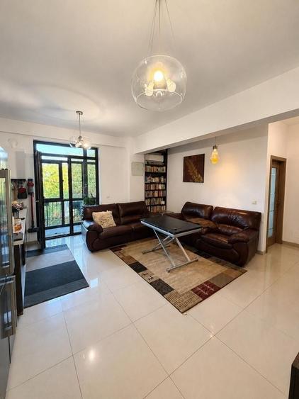 Apartament cu 3 camere decomandat, mobilat în Bucium