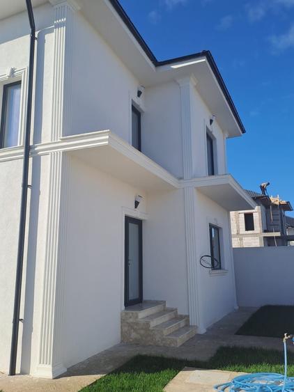 Casă cu 4 camere în Lumina
