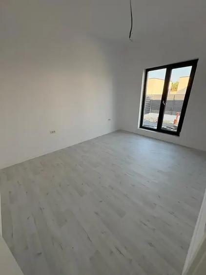 Casă cu 3 camere cu Canalizare în Afumați