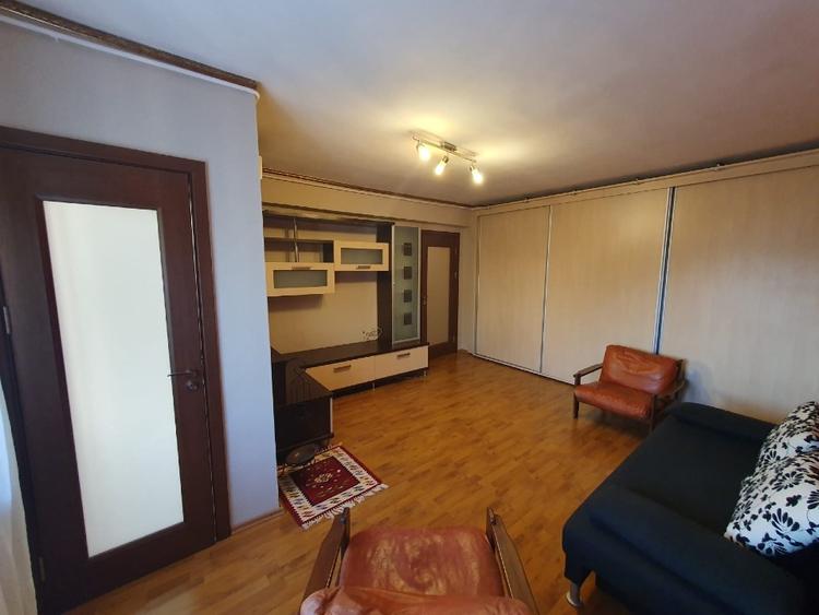 Apartament cu 3 camere decomandat, mobilat în Lujerului