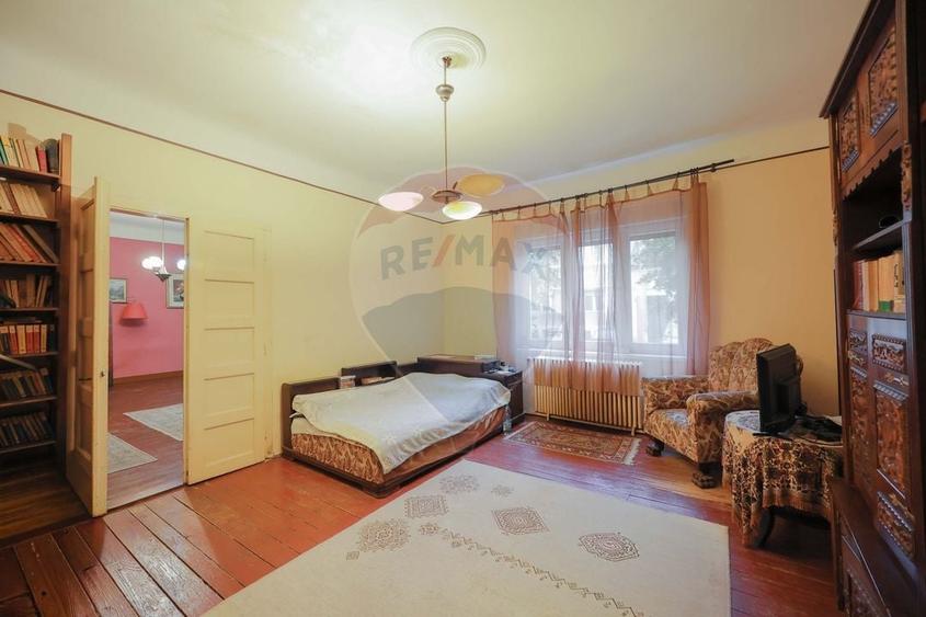 Casă individuală cu 5 camere cu Teren 340 Mp în Ultracentral