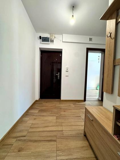 Apartament cu 3 camere semidecomandat în Tătărași