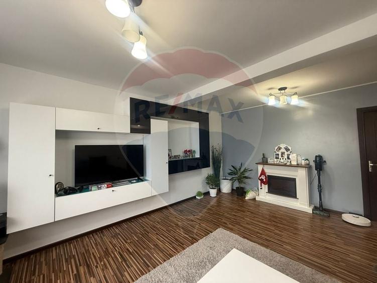 Casă individuală cu 5 camere cu Teren 336 Mp în Șimnicu de Sus
