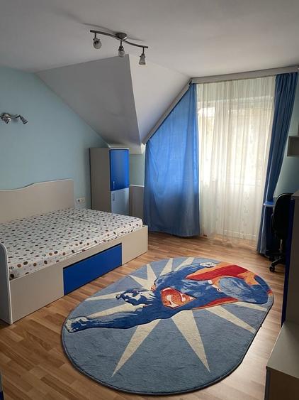 Apartament cu 3 camere decomandat în 1 Mai
