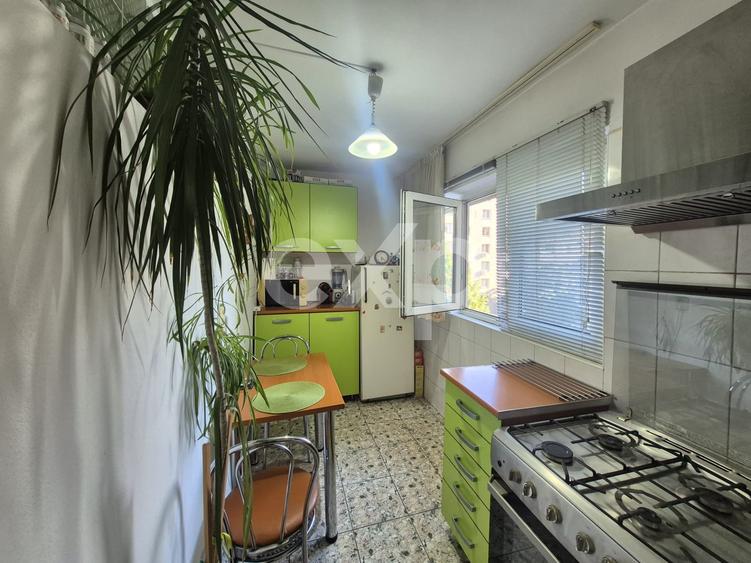 Apartament cu 3 camere semidecomandat în Basarabia