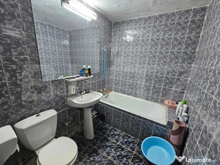 Apartament cu 3 camere decomandat în Cetate