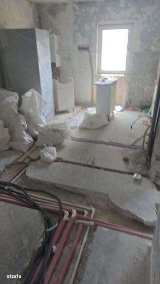 Apartament cu 4 camere decomandat în Micro 16