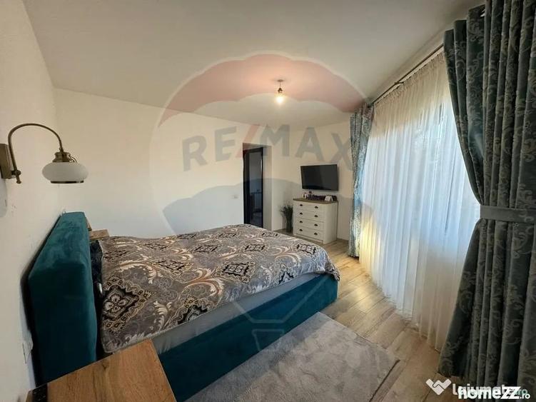 Casă cu 5 camere cu Teren 946 Mp în Golești