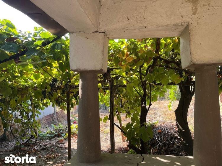 Casă cu 4 camere cu Teren 100 Mp în Rogova