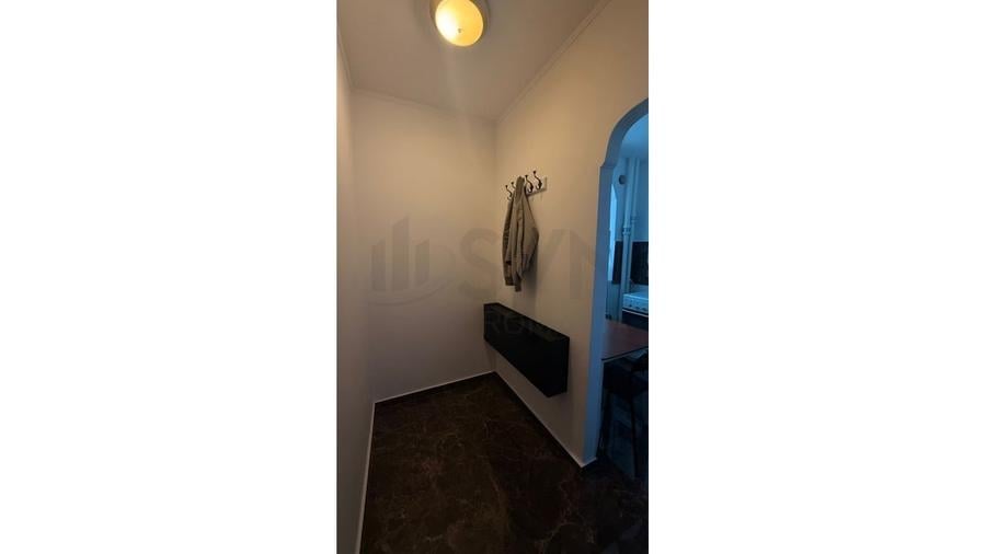 Apartament cu 2 camere semidecomandat, mobilat în 1 Mai