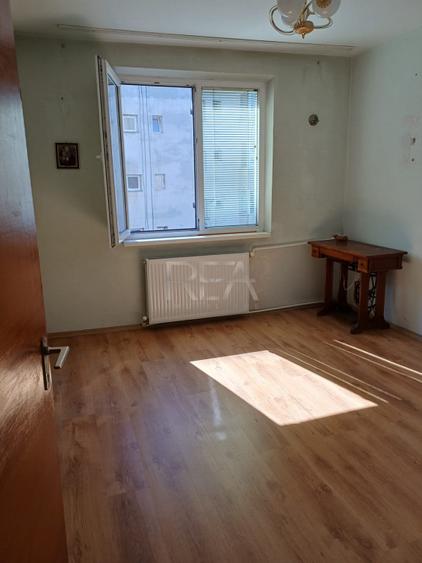 Apartament cu 2 camere decomandat în Crângași