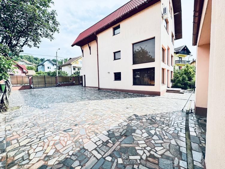 Casă cu 4 camere în Central