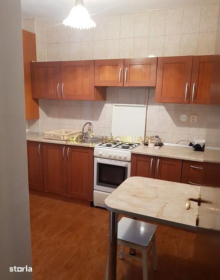 Apartament cu 4 camere, mobilat în Regie