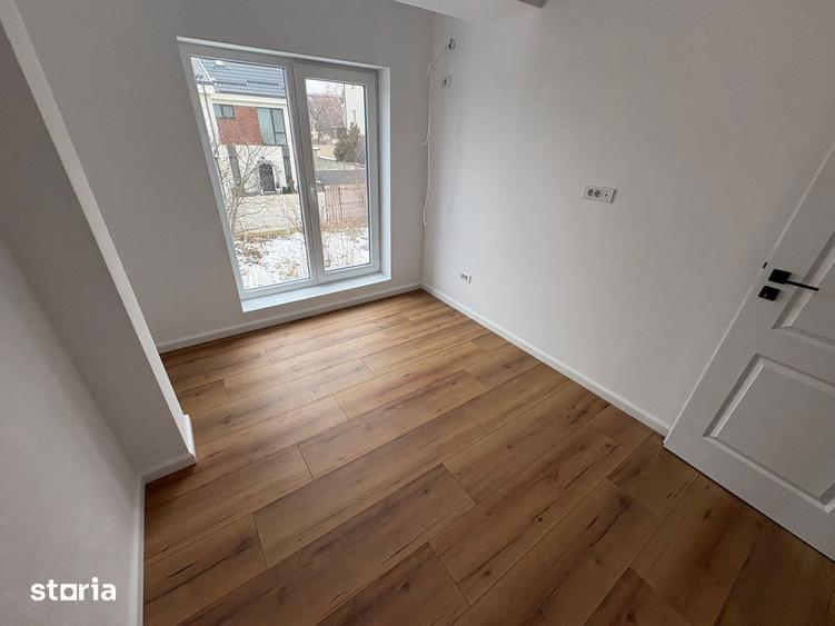 Casă cu 4 camere cu Teren 60 Mp în Titan