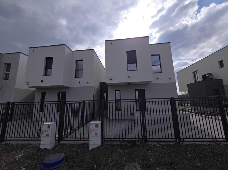 Casă cu 4 camere cu Teren 250 Mp în Covaci