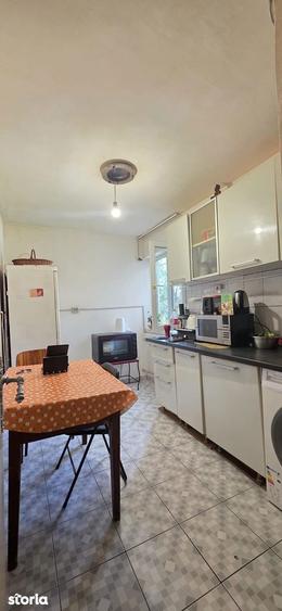 Apartament cu 4 camere decomandat în Tomis Nord