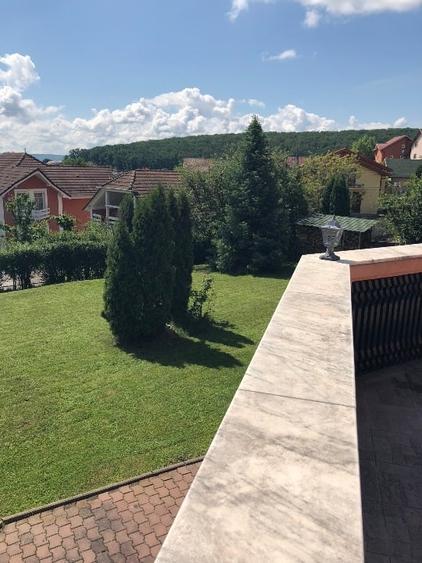 Casă individuală cu 5 camere cu Canalizare în Nord-Vest