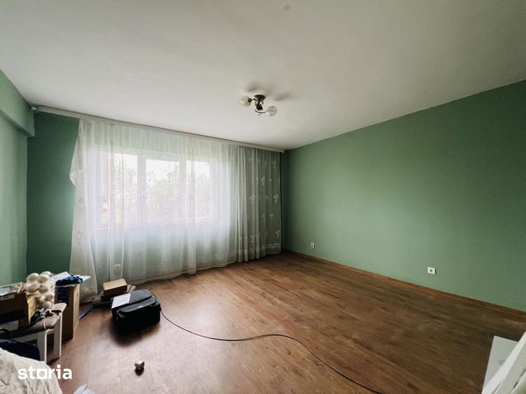 Apartament cu 3 camere decomandat în Giarmata
