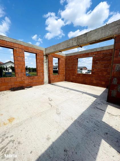 Casă cu 3 camere cu Teren 500 Mp în Sânmartin