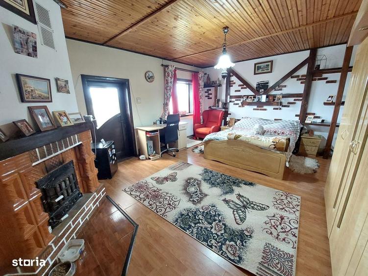 Casă cu 4 camere în Teiș