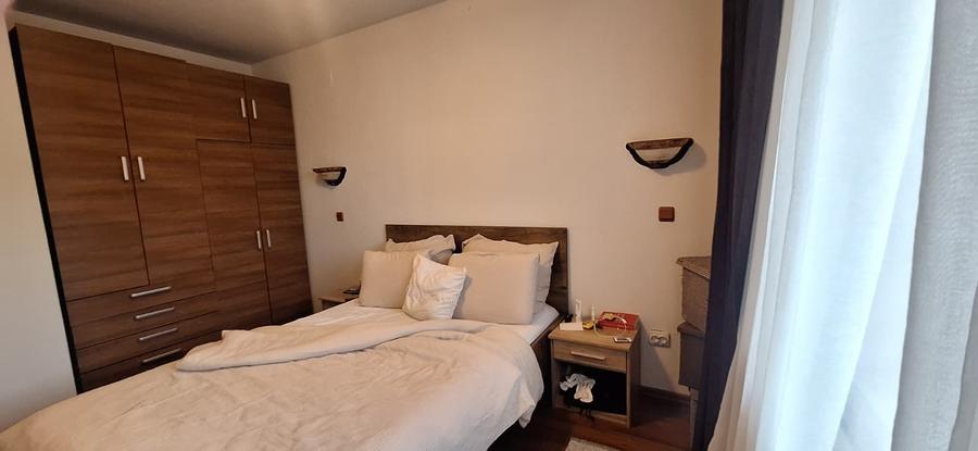 Apartament cu pod amenajat, complet mobilat, pe Strada Florilor - 10