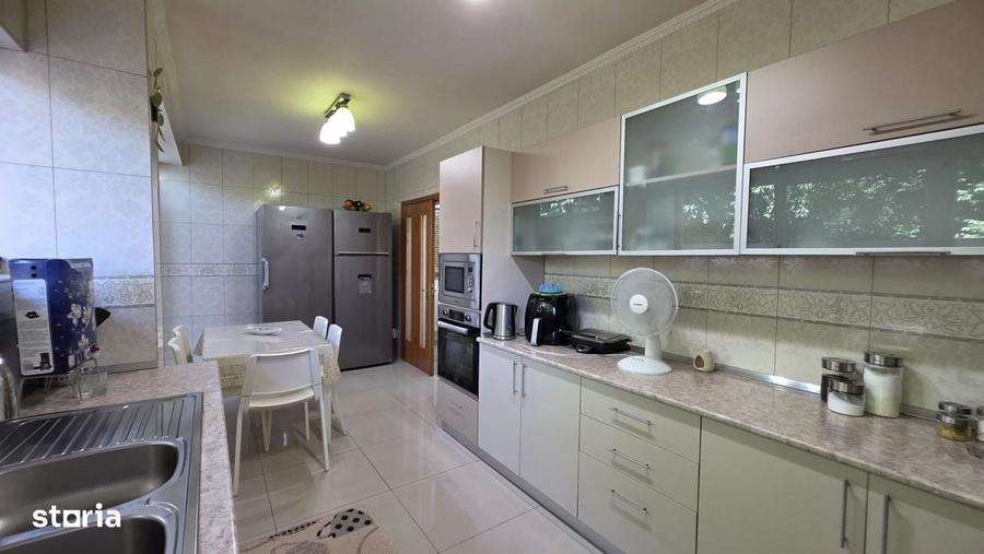 Casă cu 4 camere în Colentina