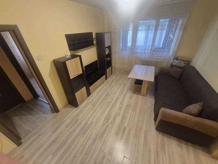 Apartament cu 2 camere decomandat în Podu Roș