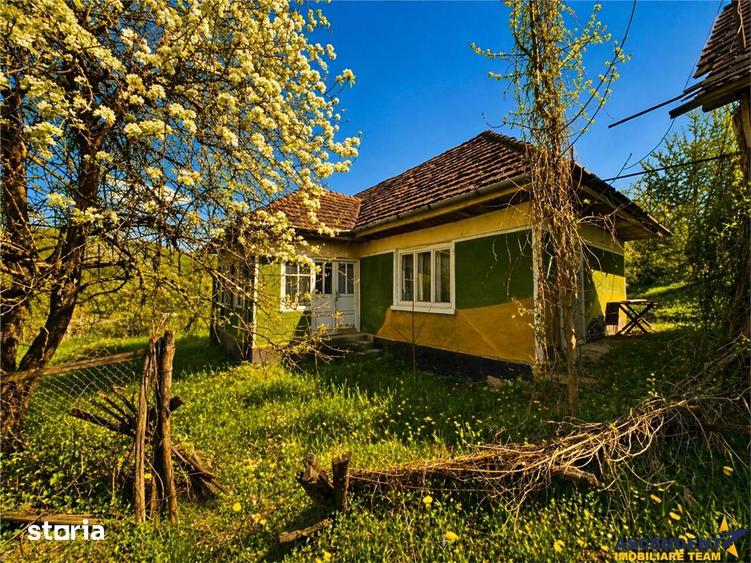 Casă cu 2 camere cu Teren 3400 Mp în Acățari