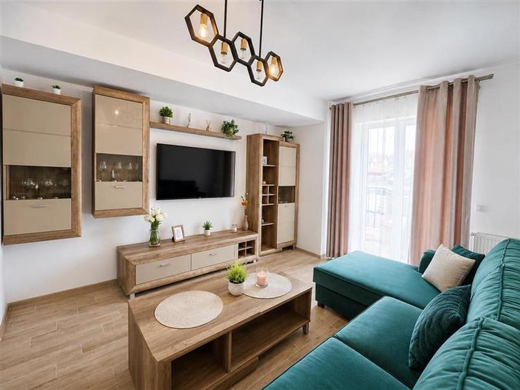 Apartament cu 2 camere decomandat, mobilat în Tractorul