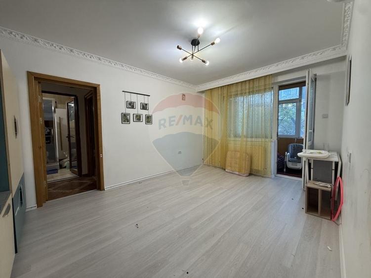 Apartament cu 3 camere semidecomandat în Tomis Nord
