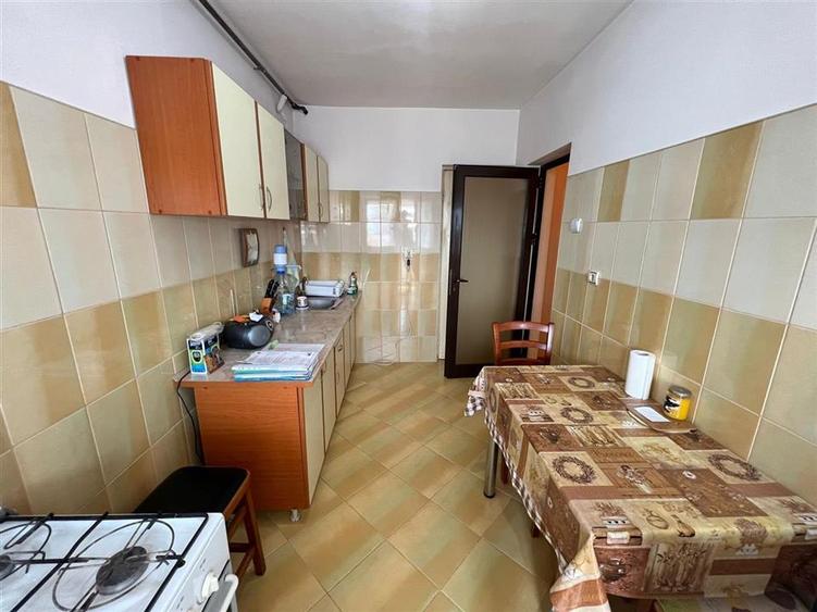 Apartament cu 3 camere decomandat, mobilat în Ultracentral