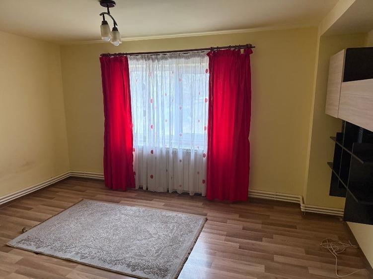 Apartament cu 4 camere decomandat în Agigea