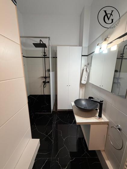 Apartament cu 3 camere decomandat, mobilat în Calea Victoriei