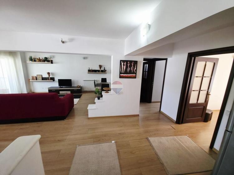 Apartament cu 3 camere decomandat, mobilat în Central