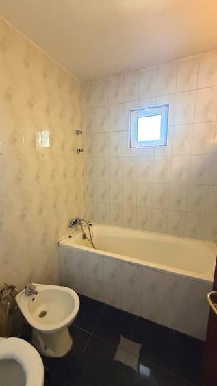 Apartament cu 4 camere decomandat în P-ța Muncii