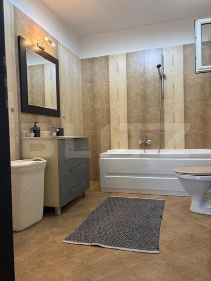 Apartament cu 3 camere semidecomandat, mobilat în Lipovei