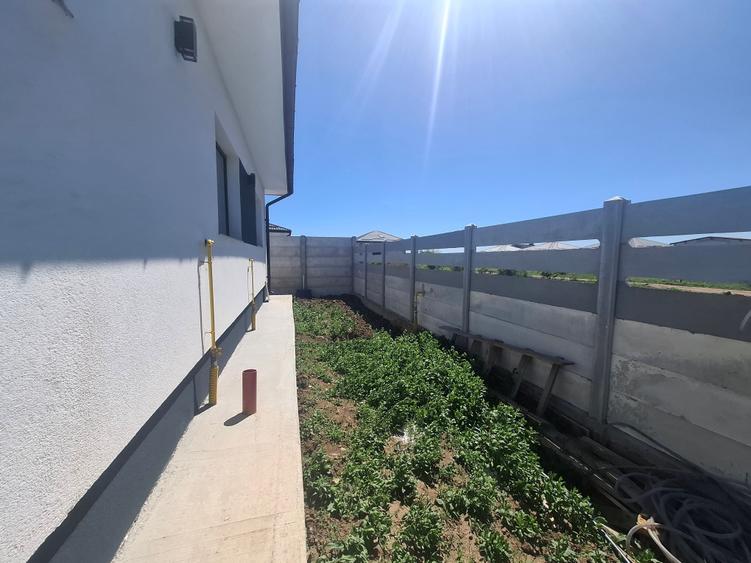 Casă individuală cu 4 camere cu Teren 400 Mp în Olteni