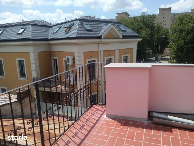 Apartament cu 4 camere în Gara de Nord